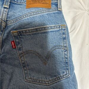 Levi’s ribcage straight leg jeans size 25